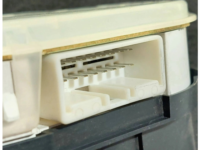 Přístrojová deska Mazda 323 F 2002 20809162824