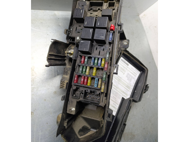 Блок предохранителей  9494210   Volvo V70    