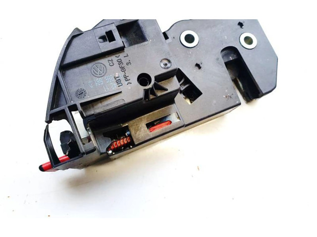 Подушка безопасности в сиденье 1k0885681d   Volkswagen Jetta V