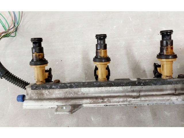 Топливная рампа 9186836   Volvo S80  