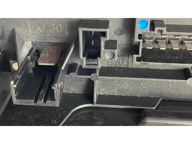 Pojistková skříňka A2049005201 Mercedes-Benz C W204 2009