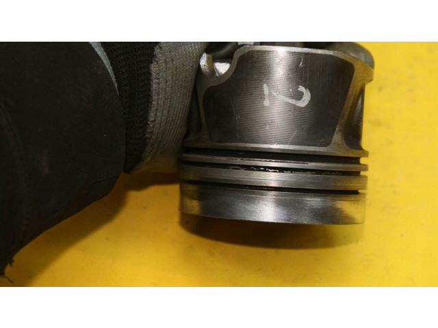 Píst Audi A8 S8 D4 4H