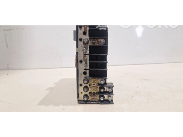 Блок предохранителей  1k0937808   Volkswagen Touran I    