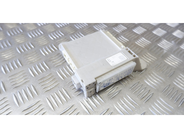 Pojistková skříňka 8267030350 Lexus GS 250 350 300H 450H 2013