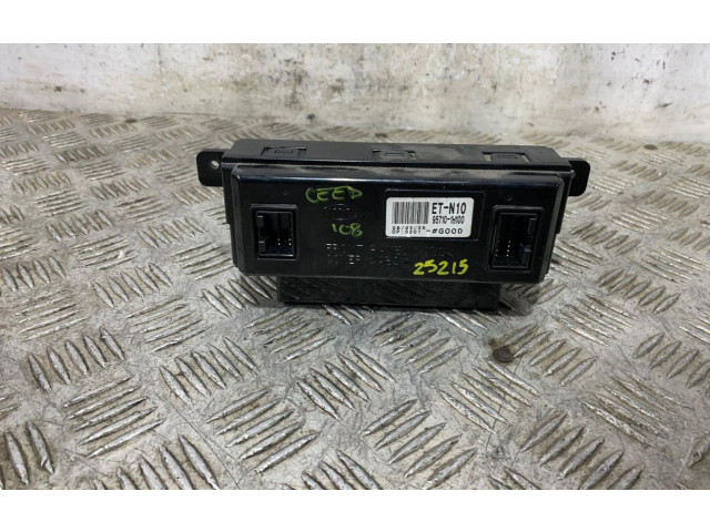 Дисплей    957101H100   KIA Ceed