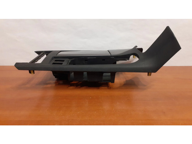 Другая центральная деталь консоли (туннеля)