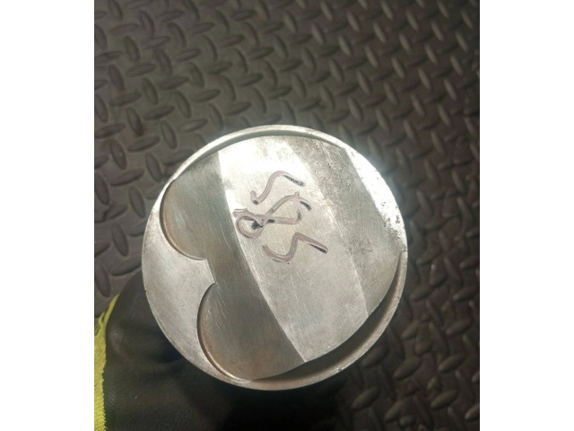 Píst 7838623 BMW M5 S85 B50AA