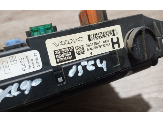 Блок предохранителей 28017881, 30728512   Volvo XC90    