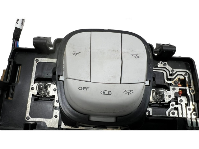 Фонарь освещения передних мест