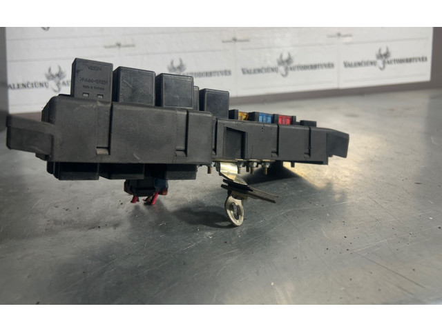 Блок предохранителей    8645364, 000401660404   Volvo V70