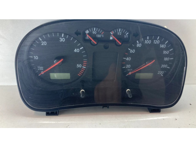 Přístrojová deska Volkswagen Golf IV 2001 88311301