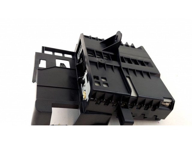 Радио/ проигрыватель CD/DVD / навигация