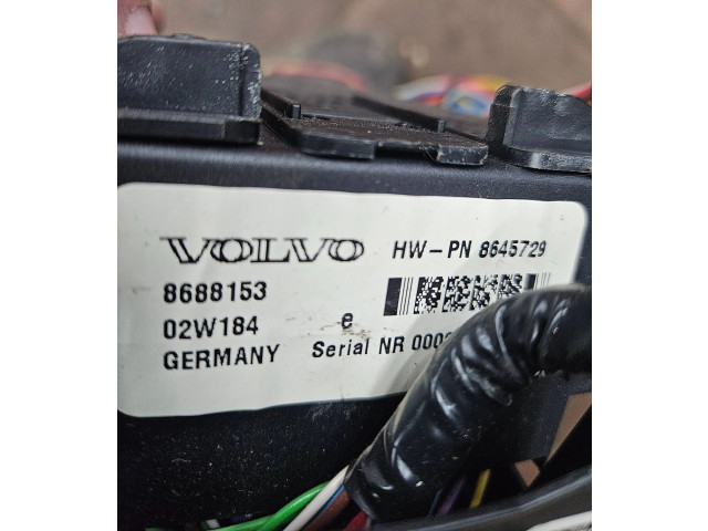 Блок предохранителей  8688153, 02W184   Volvo V70    