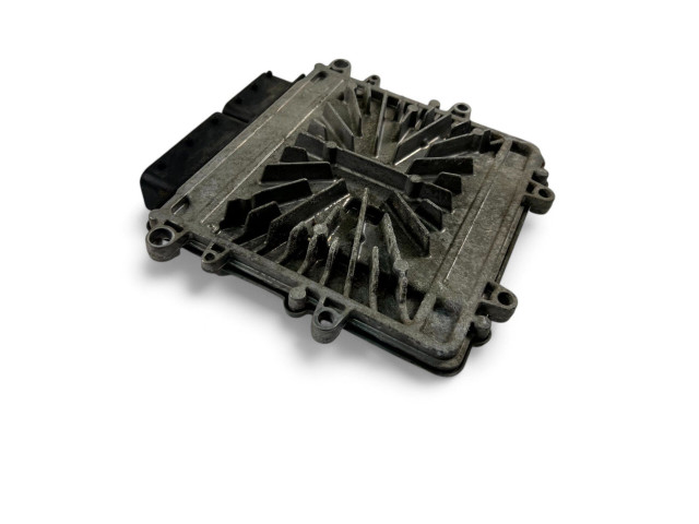 Блок управления двигателем Блок управления 30785100AB, 0281012765   Volvo V70