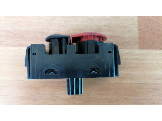 Включатель аварийных фонарей