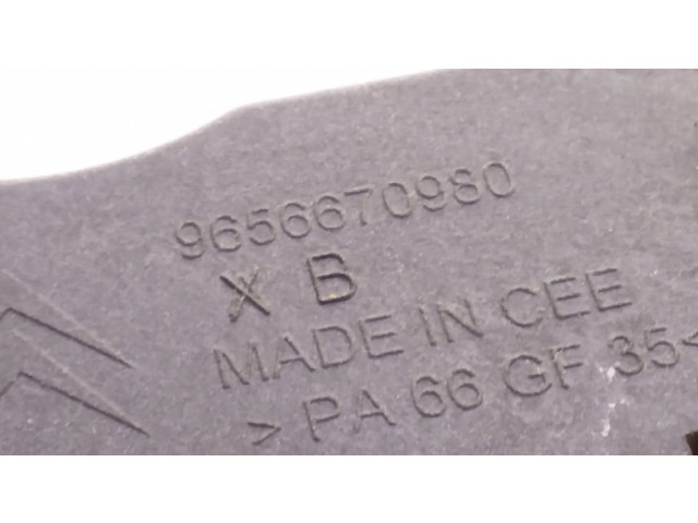 Держатель крыла