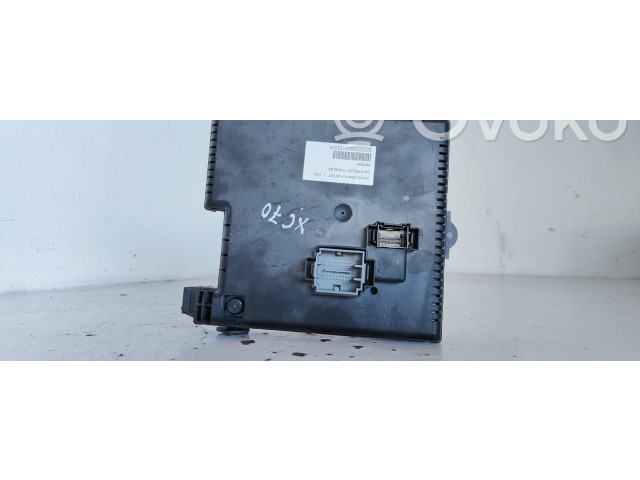 Блок предохранителей 8676391, 12217799   Volvo XC90    