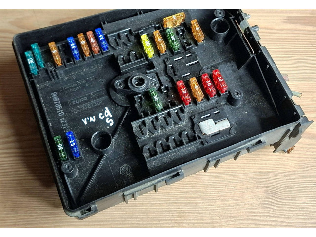   Pojistková skříňka 1K0937700B   Volkswagen Caddy 2007