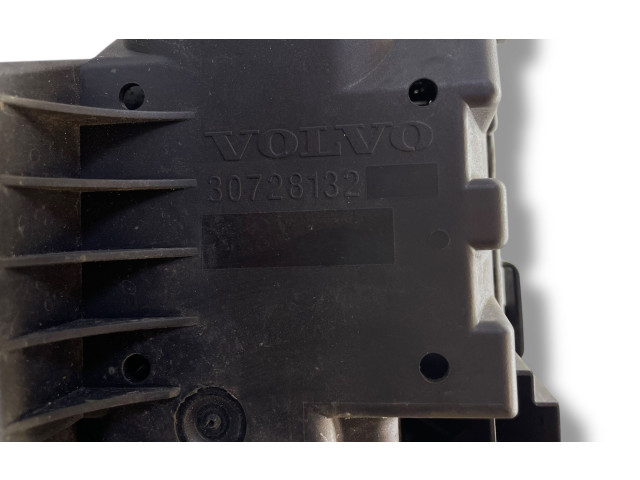 Блок предохранителей  30728132   Volvo V70    