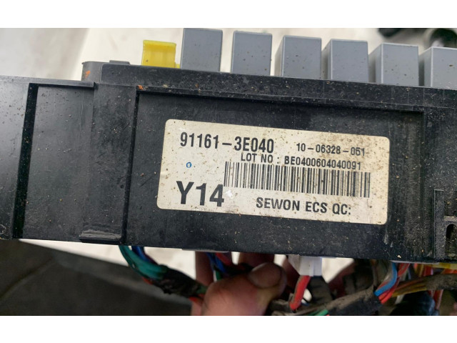 Блок предохранителей 911613E040   KIA Sorento    