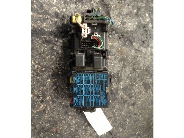   Pojistková skříňka    Mitsubishi Pajero 1990