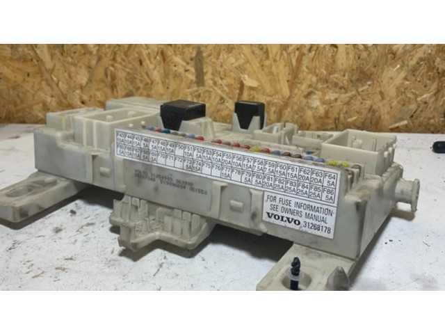 Блок предохранителей 31254903, 09287348   Volvo S40    