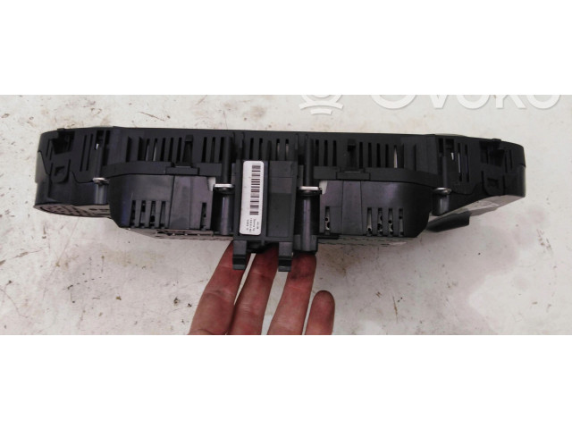 Přístrojová deska Volkswagen Touareg II 2010 7P6920980A