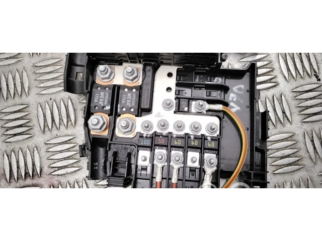 Блок предохранителей 30659092, 30659094   Volvo V70    