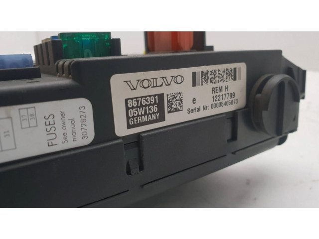Блок предохранителей 8676391, 12217799   Volvo XC90    