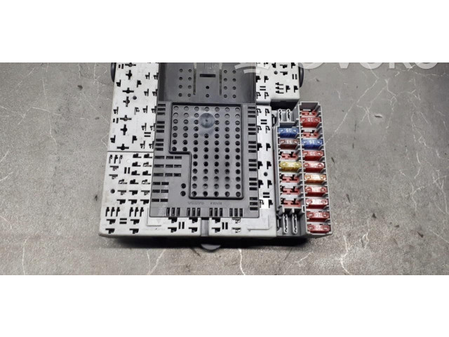 Блок предохранителей  30679527   Volvo V70    