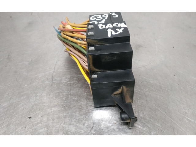 Блок предохранителей 7703297597 Dacia Sandero