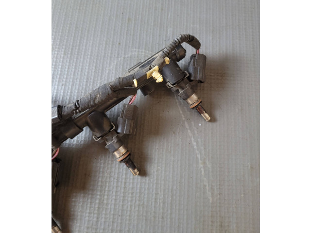 Vstřikovač 06L971627A, 06H906051J Skoda Octavia Mk3 (5E)