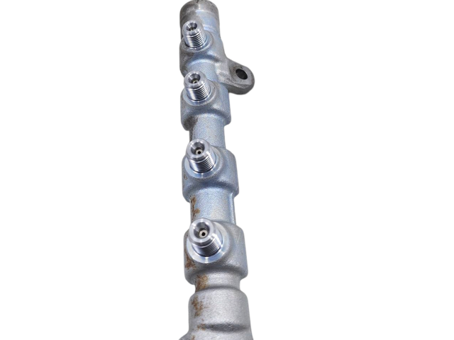 Топливная рампа 46347252, 46346020 Jeep Renegade