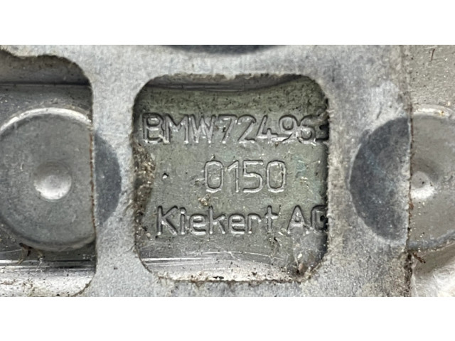 Передняя петля замка