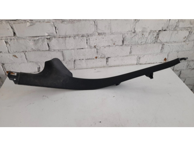 Боковая отделка у заднего сиденья (низ)