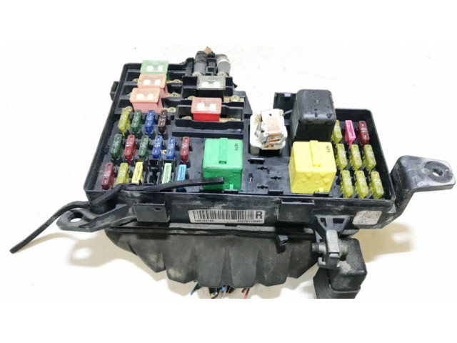 Блок предохранителей  yqe102190, 212751120897   Rover 620    