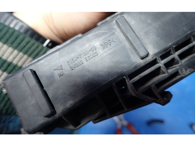 Pojistková skříňka 7154-7138-30 Nissan Qashqai 2012
