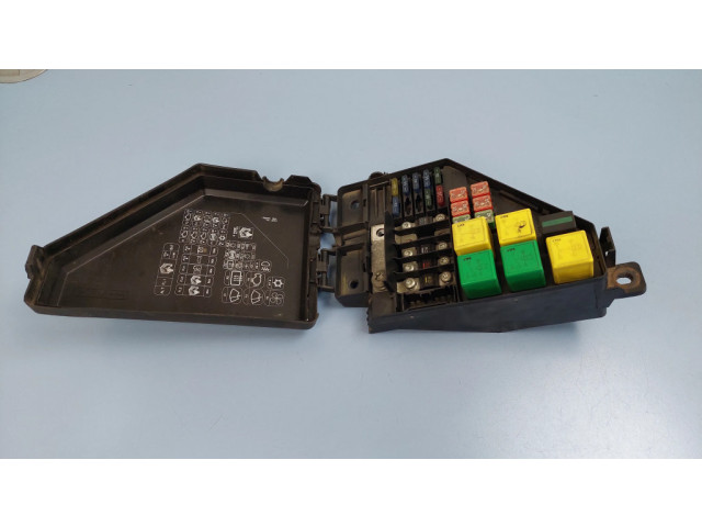 Блок предохранителей  YQE103121   Rover 75    