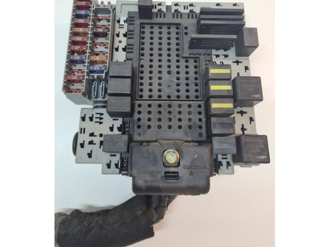 Блок предохранителей 8688153, 8645729 Volvo S80