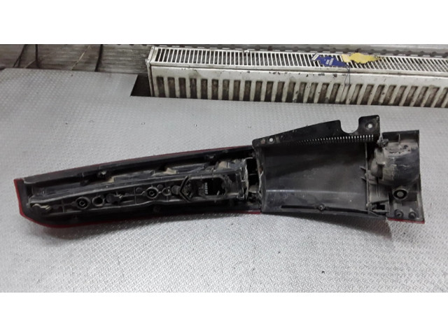 Задний фонарь правый 468435664 Opel Meriva A 2003-2010 года