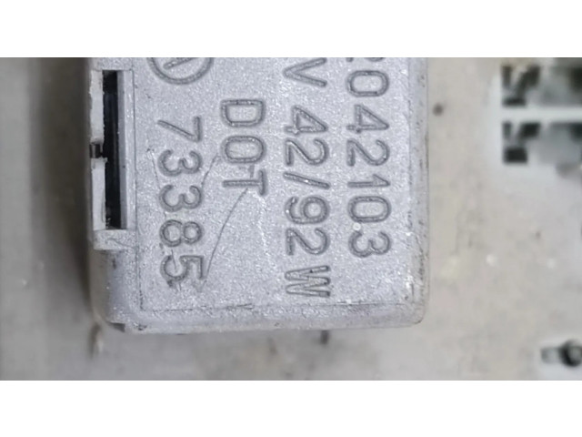 Блок предохранителей 2042103 Peugeot 406