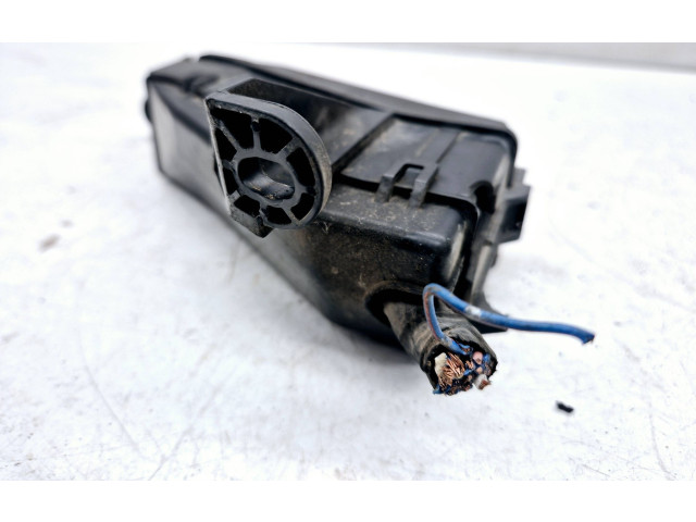 Блок предохранителей 8266253030   Lexus IS 200-300    