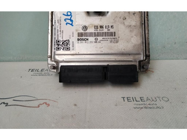 Блок управления двигателя Skoda Fabia Mk2 (5J)