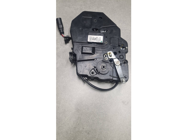 Zámek zadních dveří 2K0827201AB Volkswagen Caddy 2006