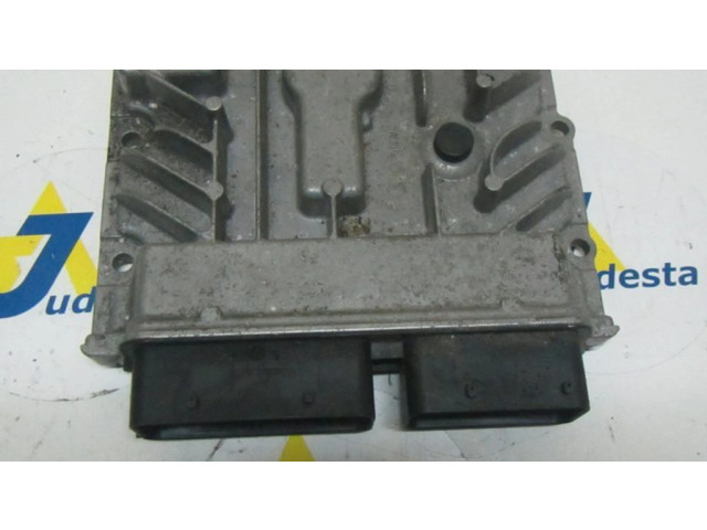 Блок управления двигателя 55581448   Opel Meriva B