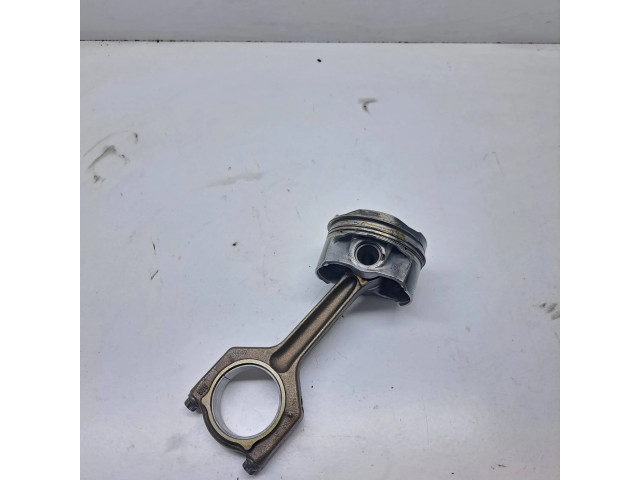 Píst 7584125, 7576087 BMW 5 F10 F11 pro benzínový motor 3.5