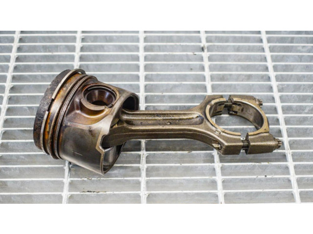 Píst 7792745 BMW 5 E60 E61 pro naftový motor 3.0 M57 D30 (306D3)