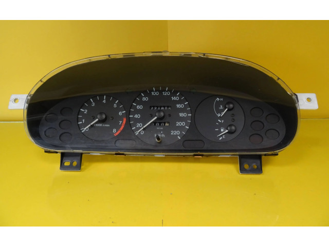 Панель приборов    Mazda 323       