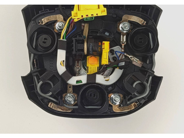 Подушка безопасности водителя    Audi Q8