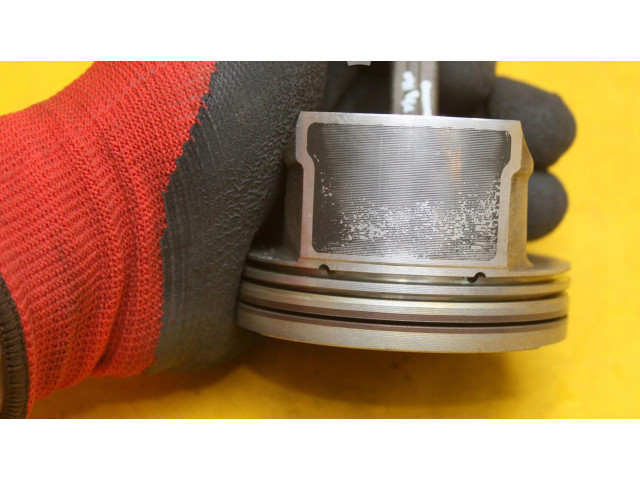  Поршень с шатуном    Volkswagen Golf VI  